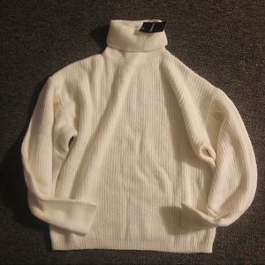 Thick white ballon sleeve turtleneck sweater